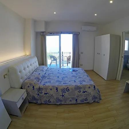 La Contessa 3*
